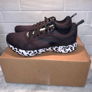 Snow Leopard Brooks Revel 5 Tennis Shoes